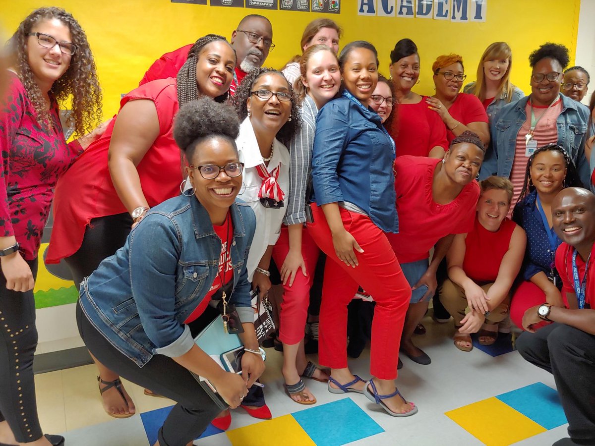 Bluford_STEM's tweet photo. This week is Library Week and  we are honoring our @BlufordPeeler Media Specialist,Mrs. Virginia Hunt! Happy Library Week, Mrs. Hunt! @JohnitaReadus @KesandraFarmer https://t.co/2Iot0o912f