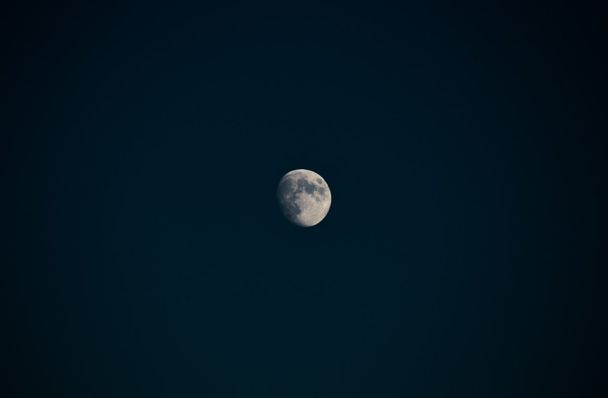 Moon simple life. Полнолуние акварель. Виджет фазы луны. Луна сток. Nikon coolpix p500 снимки луны.