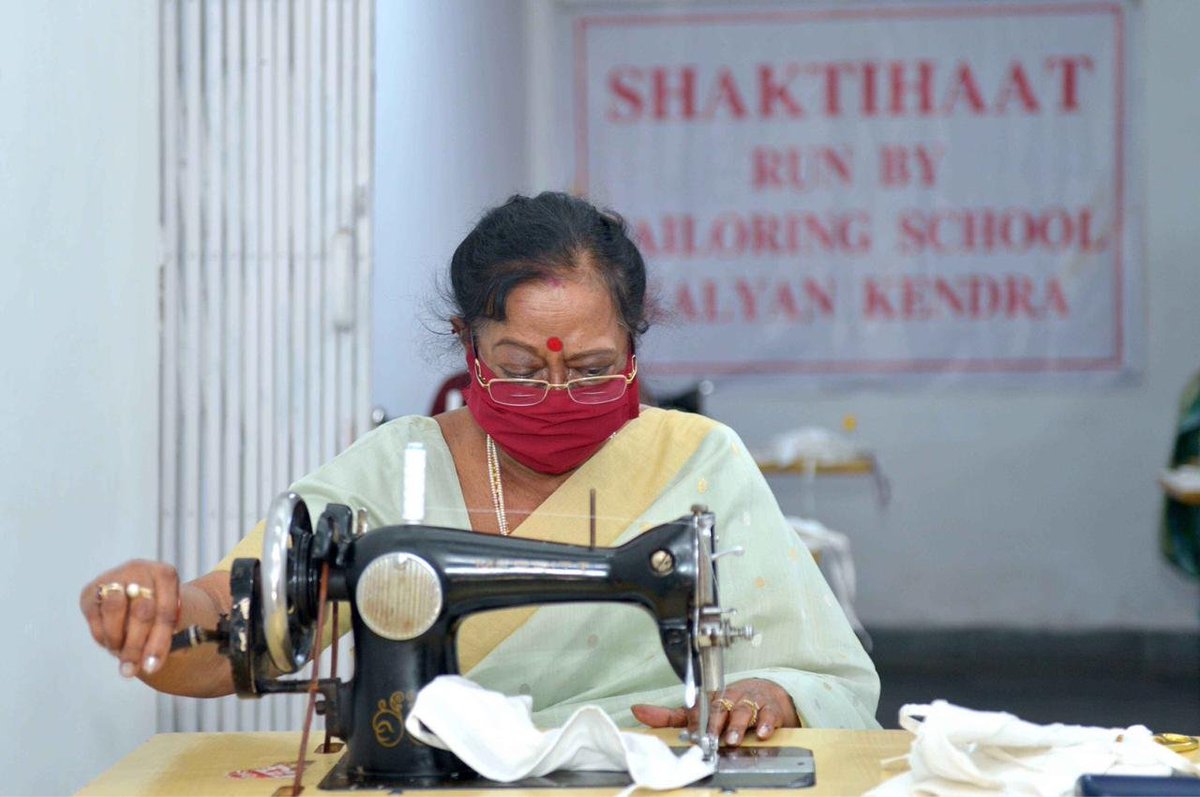 ANI's tweet image. Delhi: First Lady Savita Kovind stitched face masks at Shakti Haat in the President’s Estate. The masks stitched at Shakti Haat are being distributed at various shelter homes of Delhi Urban Shelter Improvement Board (22.04.2020)