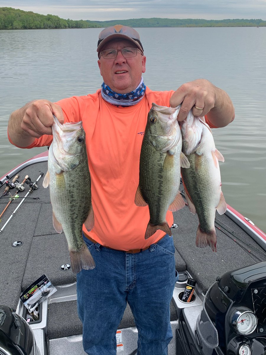 kbusbeefishing's tweet photo. I had a decent day on Kentucky Lake. Very windy today. I aar least caught 3. @gamblerlures #megadaddy green pumpkin black swirl was the ticket for these 3. Dipped in #jjsmagicmethiolate https://t.co/1pw6e4isjW