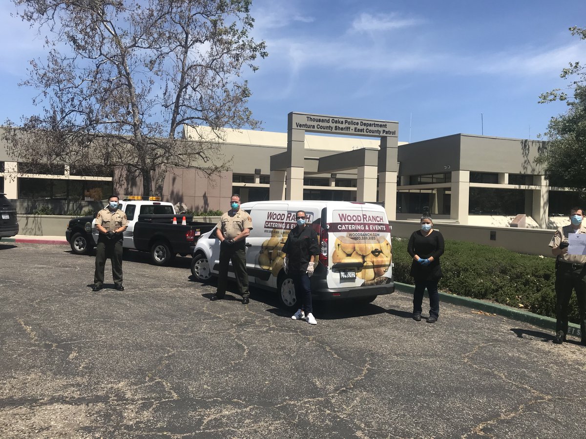 thousandoakspd's tweet photo. Proudly serving and protecting our community. THANK YOU @GarySiniseFound &amp; @WoodRanch for providing lunch at @toaksvcso today. Grateful for these and other restaurants &amp; coffee houses who have generously supported us. #ThousandOaksPolice #garysinisefoundation #woodranchbbq https://t.co/09EVuePkQf