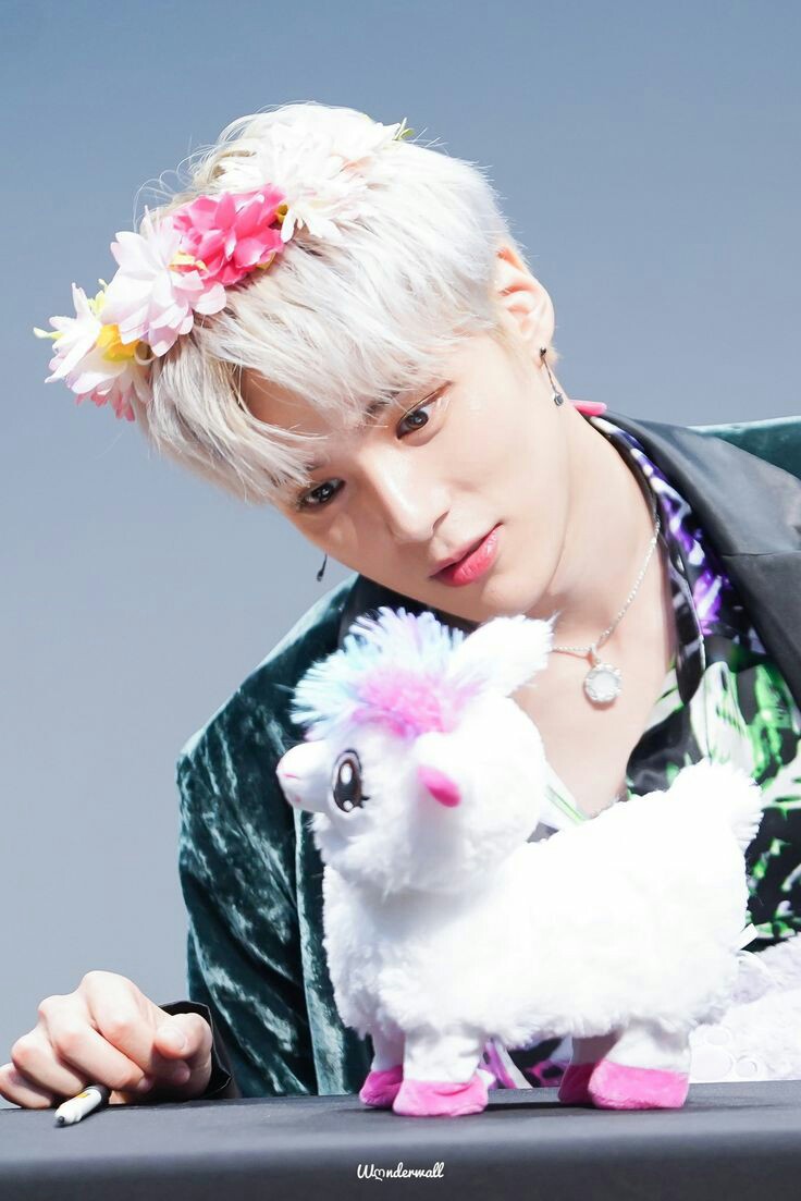 deniskitty514's tweet photo. My baby Minhyuk, how I would like to be that stuffed animal so you can look at me with those little eyes. 
#OurSunshineMinhyuk
#내_사랑은_당신에게_영원하다_민혁
@OfficialMonstaX https://t.co/NKVxHyg8h5