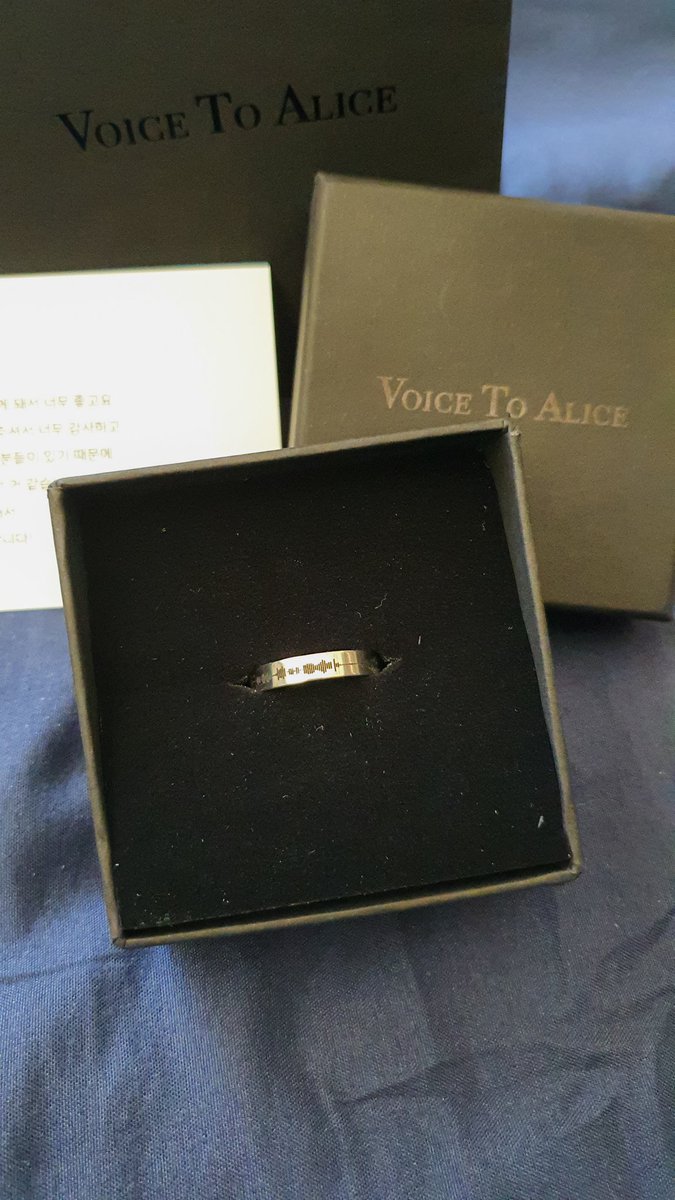 bkbabychoice's tweet photo. I was lucky enough to find a place that were selling the Victon fanmeet voice ring, after waiting almost 2 months it finally arrived!
I got Chan which I'm happy about, I wish I could have gotten all the members, the packaging is really cute.
#VICTON #voicetoalice #chan https://t.co/iYg6XhZVXx