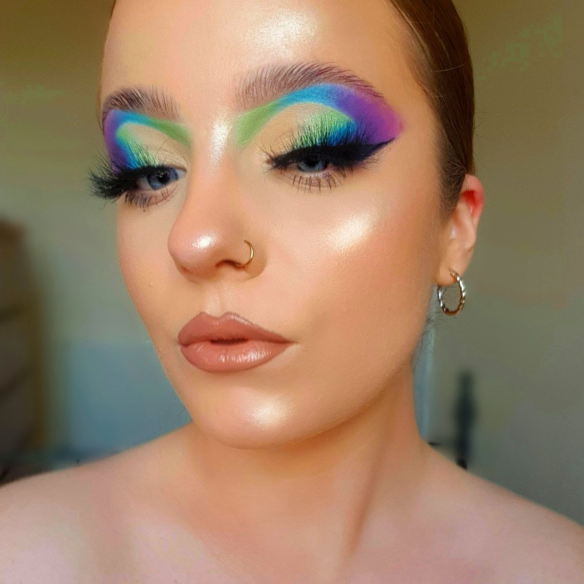 SophieMaac's tweet photo. Colourful Cut CreaseβοΈπππβοΈ..
Head over to my Instagram and let me know what you thinkππ₯°
https://t.co/7vE2h5zrb7
How amazing are these colours!πββοΈ @beautybay EYN BRIGHT Palette
#GenerationBEAUTYBAY #beautybay #cutecrease #brighteyeshadow #soapbrows #gloss #eyeshadowlooks https://t.co/lXaKb17tmt