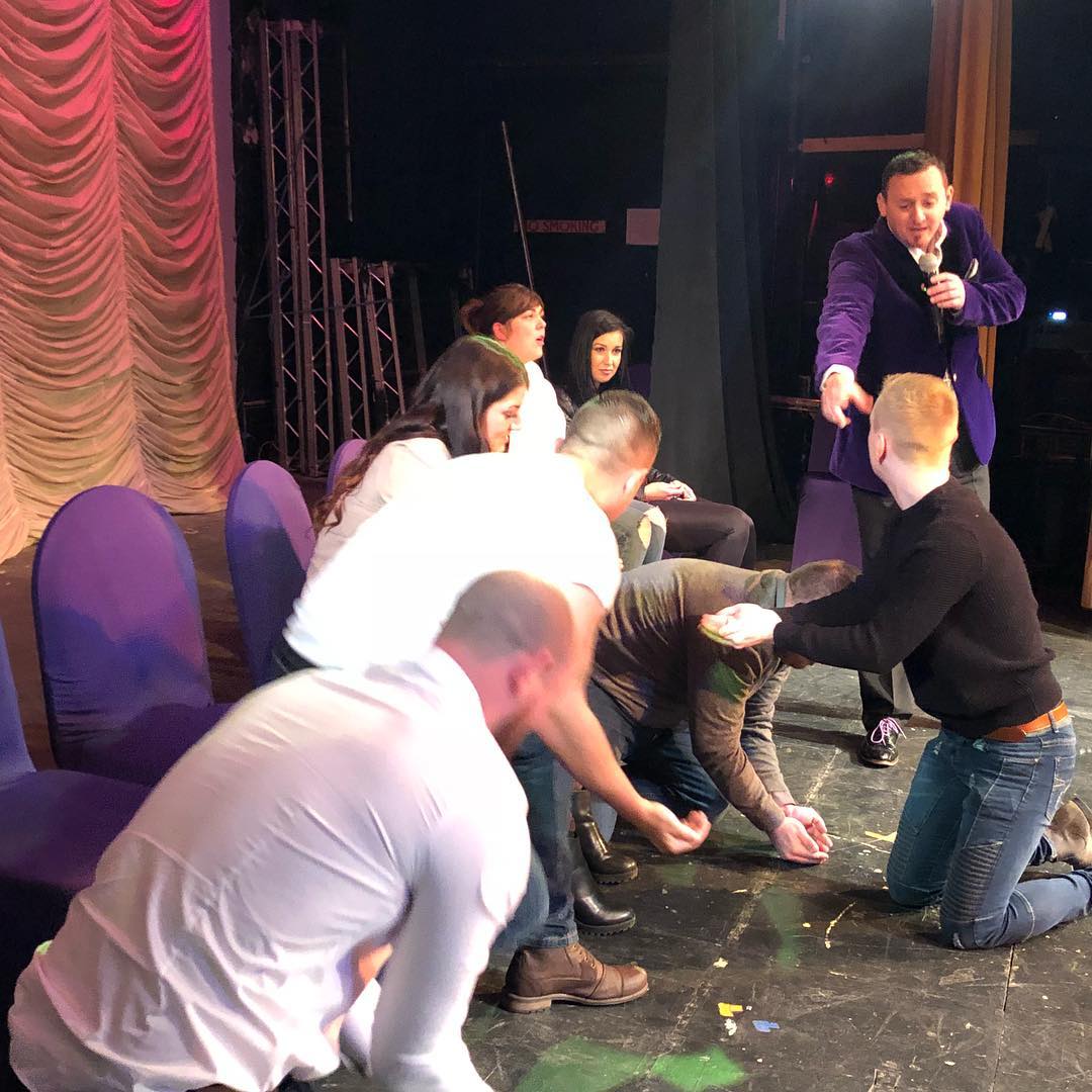 GrantHypnotist's tweet photo. Looking for something a little different for your wedding entertainment? hypnosis is the greatest way to blow the minds of your guests https://t.co/HrtwHJPLVY #weddinghour https://t.co/zrbDXGLySg
