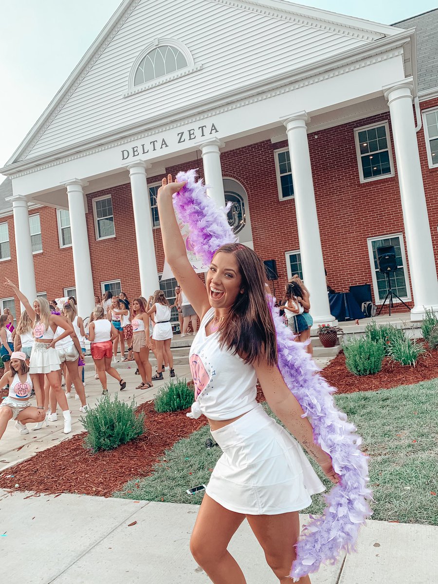 mostatedz's tweet photo. #whyDZwednesday โThe love these girls show one another is unmatched, and the success we want to see in EACH sister is amazing๐ค๐ฆ๐โ - Sydney Slaven Fall 19โ https://t.co/efbEWvbfxS