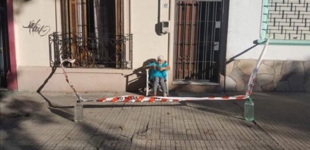 flanchota's tweet photo. esta mujer vive en el 2120 https://t.co/I57dAtuIZi