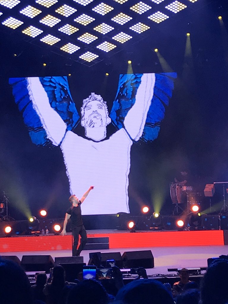 claumimi9's tweet photo. Felices primeros 10 años a @pabloalboran los sueños se cumplen😍😍 #10AñosSofáBlanco @LegAlboranGDL @legionalboranmx https://t.co/LMbzVXuzec
