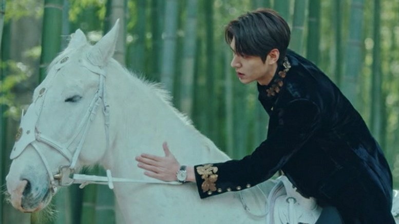 oh to be a horse, receiving lemon candy and gentle care from Lee Min Ho