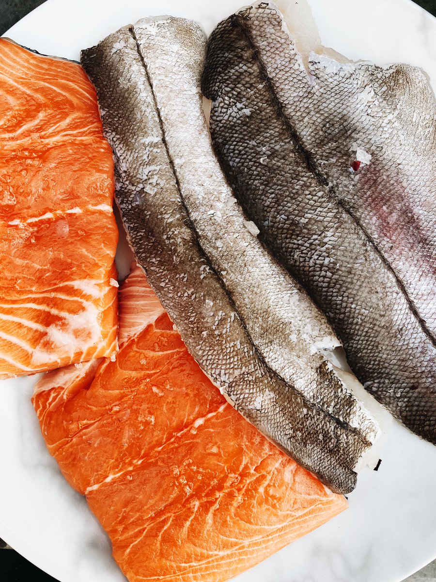 Incredibly fresh salmon and hake delivered today as part of a local fish box from <a href="/MourneFishbox/">Mourne Fishbox</a> ! Amazing service! Check them out!

Cooked on the BBQ and served with buttered parsley baby potatoes, herb roasted veg, charred cherry tomatoes and a lemon, butter and caper sauce!!