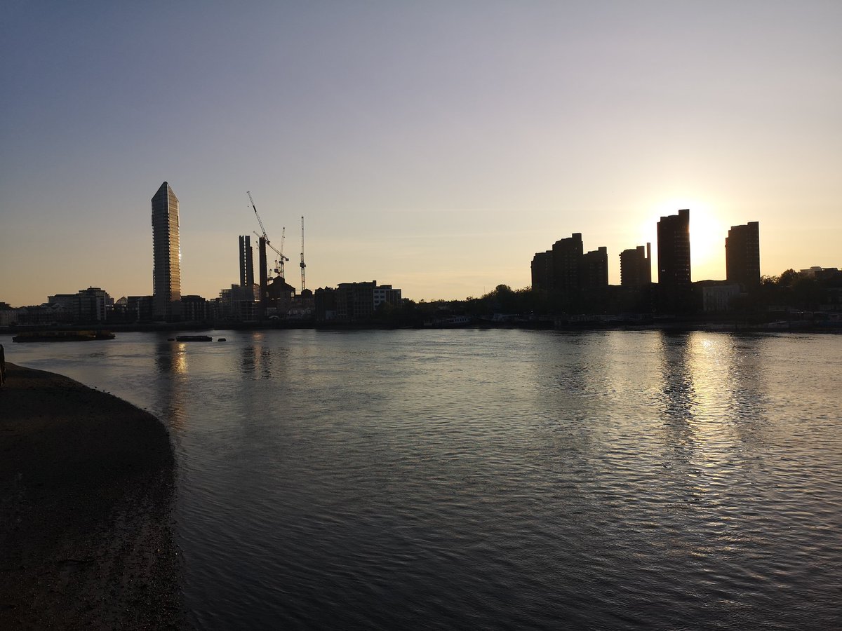 russdanks's tweet image. Taking the opportunity for a long 🏃 this evening. London definitely seems to be naturally coming out of #lockdownuk - more people and more cars about for sure. #lockdownrun