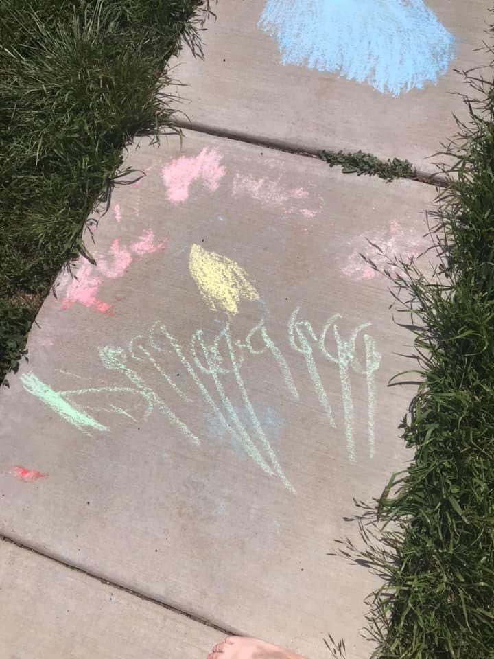 Michell35289152's tweet photo. Greenways student does chalk drawing for his story!! Mrs. Flood is so proud of him!! #CISDRocks https://t.co/K2NguOHgqx