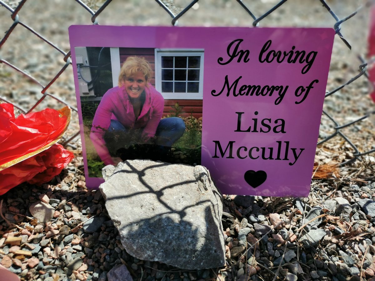 McgrawCory's tweet photo. Memorials continue to grow in the community of Debert, NS for some of the innocent lives lost in last weekend's mass shooting. https://t.co/BhqlX9OXms