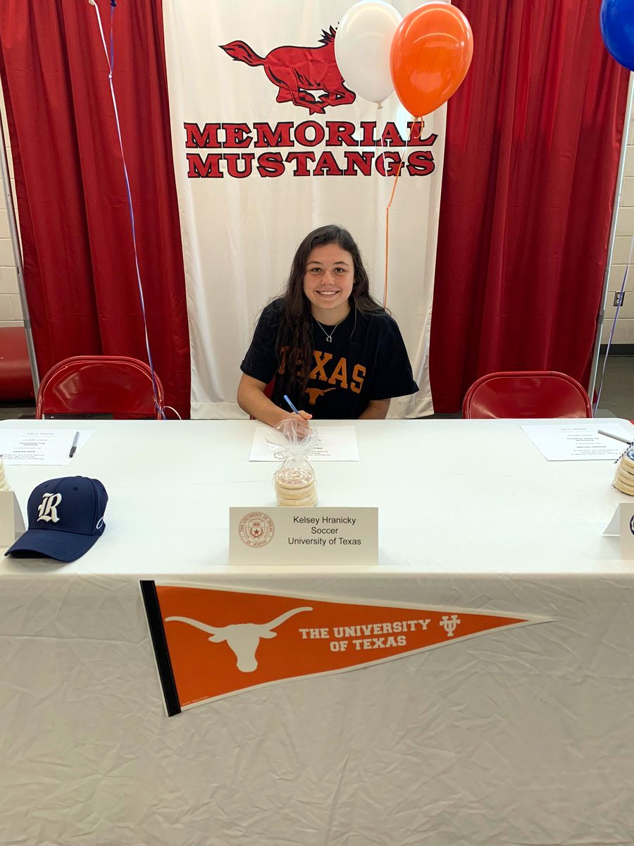 HornSports's tweet photo. In an effort to get back to the top of the Big 12, Texas has recruited some of the state’s best women’s soccer players to play on The 40 Acres. Among them is Kelsey Hranicky, one of the best midfielders in the country. Our @tlarsen96 has more, here: https://t.co/F6dPBbfPC0 https://t.co/3YSRHKBJMv