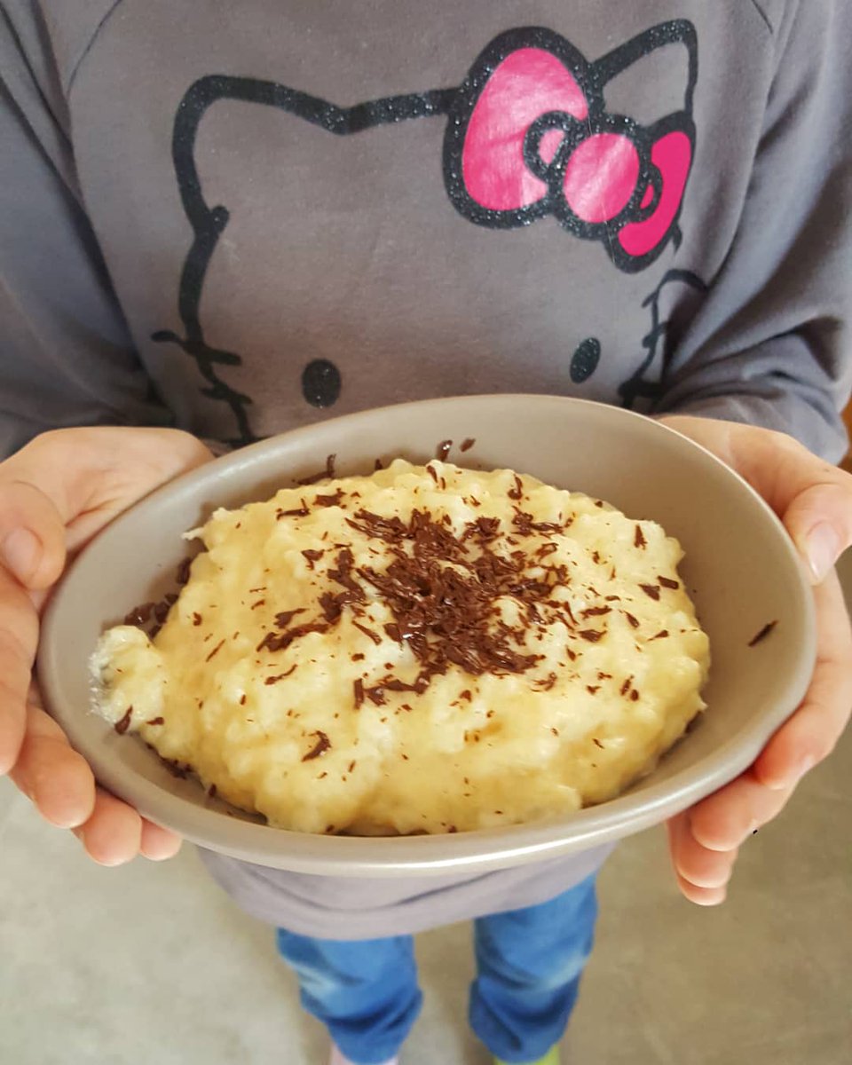 Bibliocook's tweet photo. Slow cooker rice pudding for #COVCookClub. Because everything feels better after a bowl of rice pudding, especially with grated dark chocolate on top. #flavoursofchildhood
@GastroGays
https://t.co/wot5OOfyHc https://t.co/Fq2tifwK3o