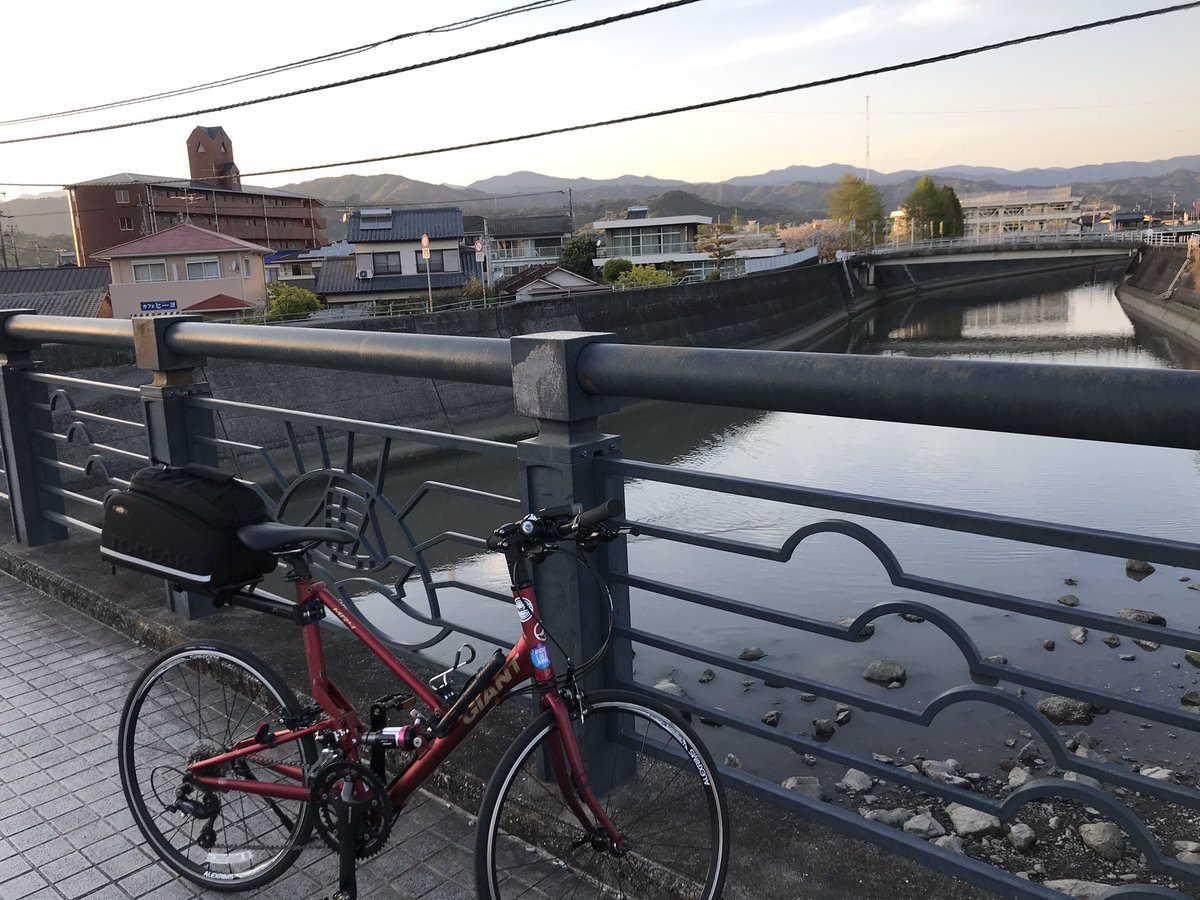 中野喜文 Yoshifumi Nakano En Twitter 自転車って体に負担は少ないですね イタリアでも杖ついた老人がロードバイクに跨がり颯爽と走り出す光景を見ます ただ転倒入れると危険な部類なスポーツなので 安全に行きましょう