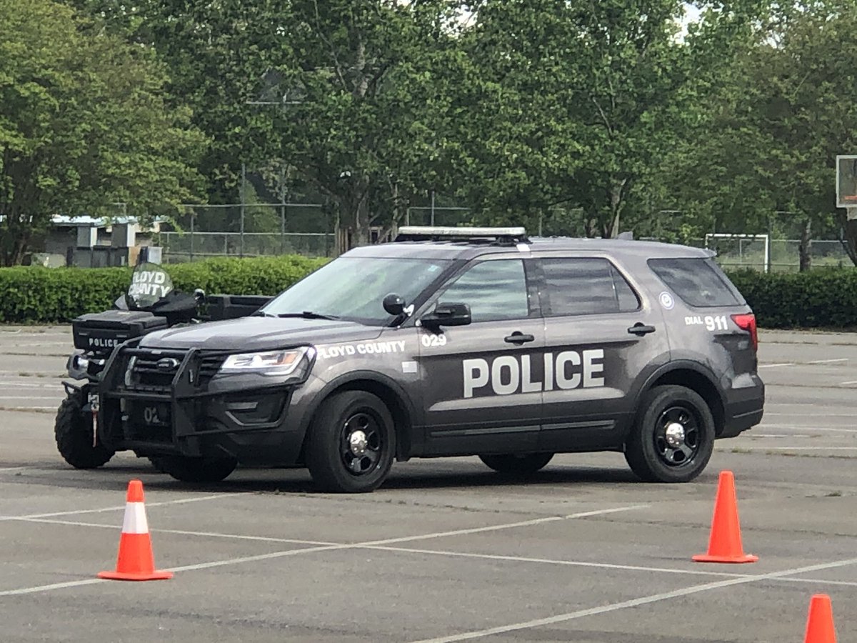 JeffWilsonGA's tweet photo. Thanks to @donnacarver_ , all the @FloydCoSchools staff and the @FloydPolice officers who made the @FloydCoSchools Pop Up Market such a success! #servantleadership https://t.co/3TQAs5RyU3