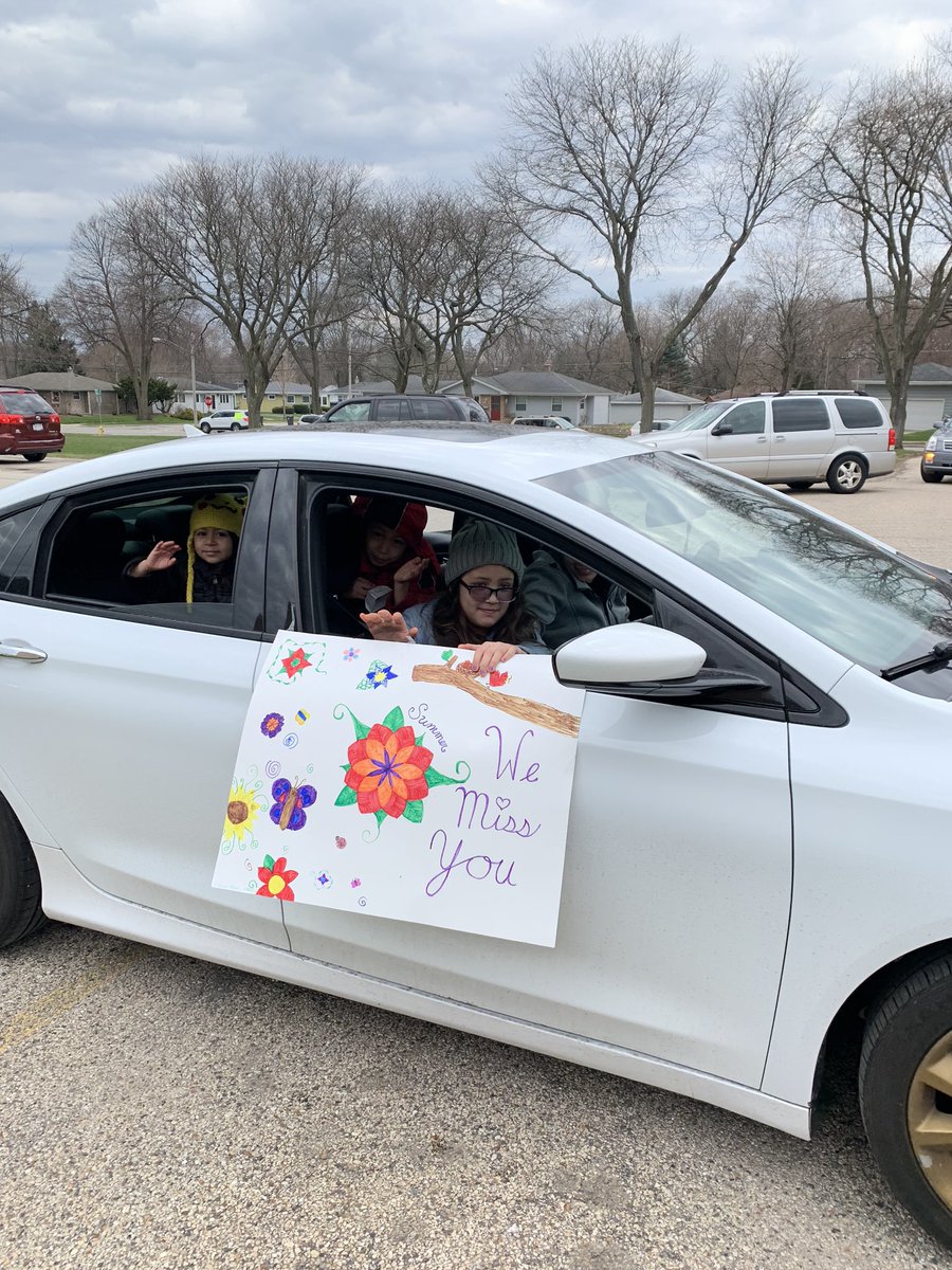 omasism's tweet photo. Hawthorne car parade!  What a great turnout.  So great to see all of the Hawthorne community; staff, students and families with smiles on their faces. Everyone was excited to see our dedicated principal handing out sandwiches!  Thank you Pewaukee Chick-fil-A for your partnership! https://t.co/wJKZH8pJgm