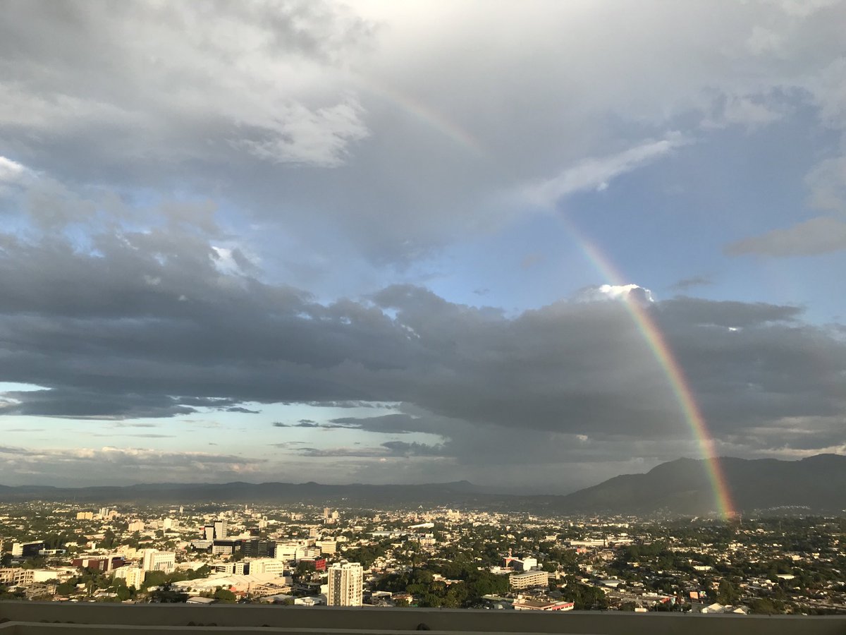 #EarthDayUKSV - San Salvador, El Salvador - el esplendor de la naturaleza aún en la corazón de la ciudad.
#DíaDeLaTierra 🌎#YouAreTheChange #GreenIsGREAT