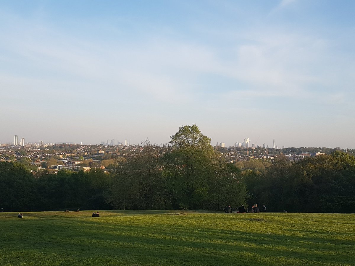 Alice_Explores's tweet photo. Pollution free views over London on such a beautiful #EarthDay How can we keep this up when things go back to normal? #timetochange #alexandrapalace #londonviews #lowpollution #harringay https://t.co/LrufaGbzUL