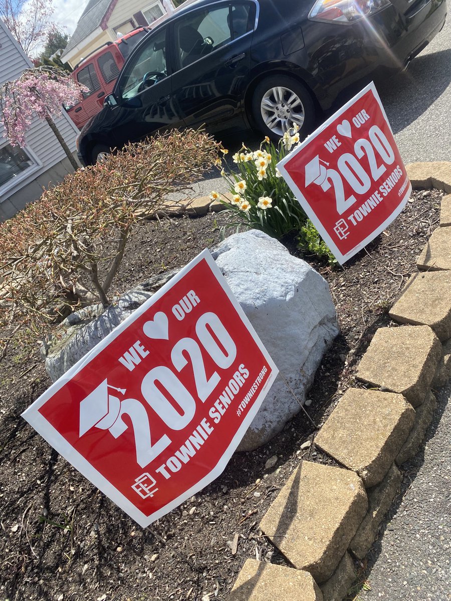 We are thinking of our senior mentors today as they woke up to signs on their front yards - this is from senior Alexis. Thanks for sharing with us 🤗 #Classof2020 #seniors2020 #Towniepride