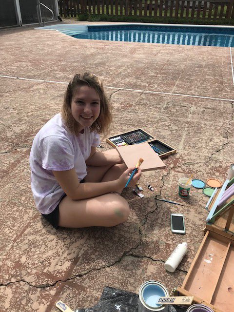 davidsonacademy's tweet photo. Enjoying the nice weather toDAy with distance learning outside. #theDAway #DAdistancelearning https://t.co/Xr2sjz2z8g