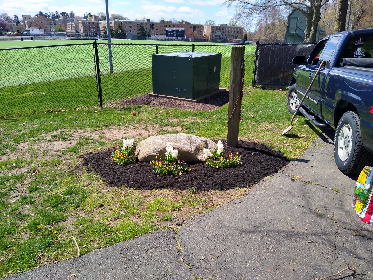 Fairfield University Grounds Crew tweet media