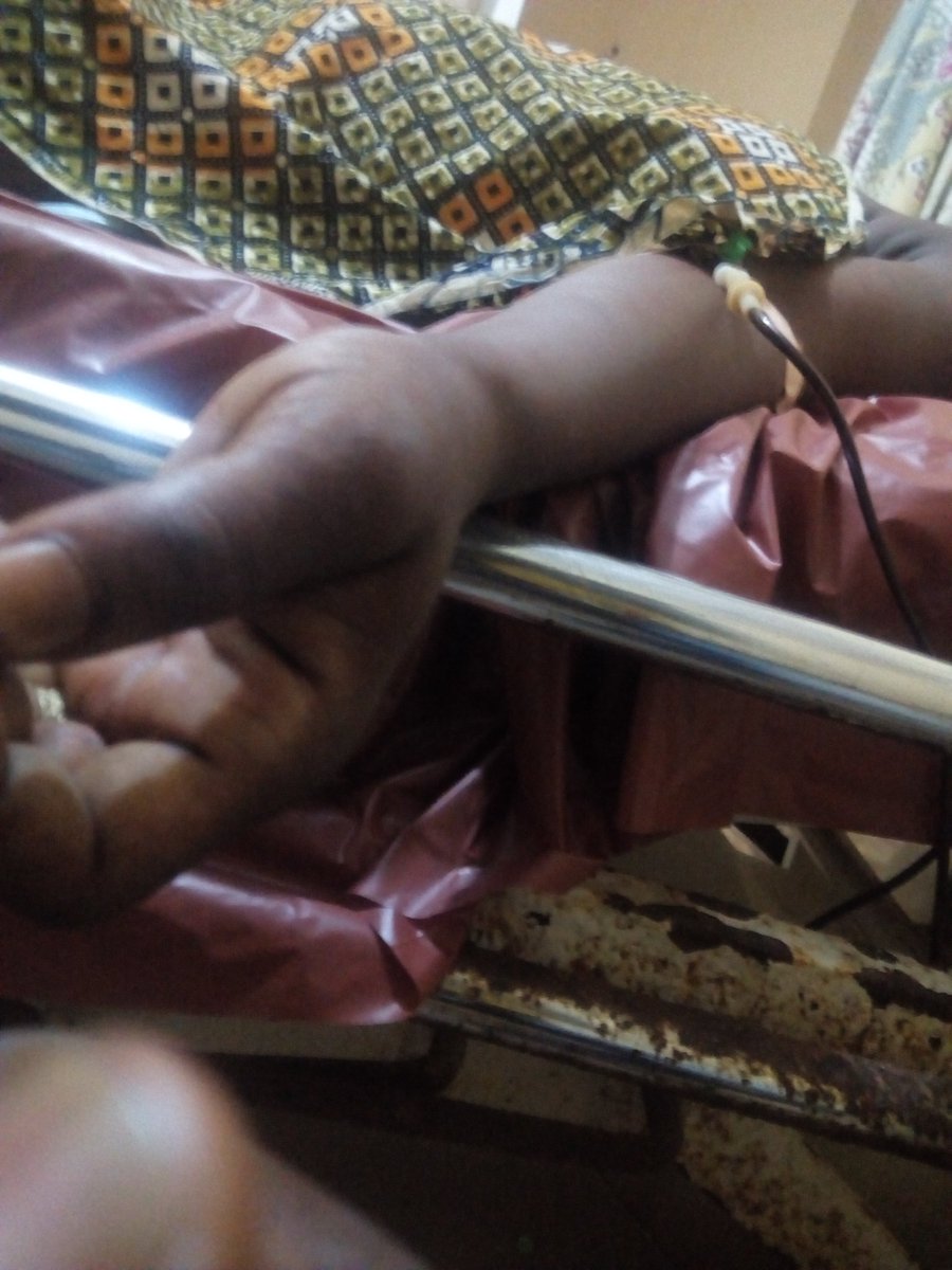 El_pentagon's tweet photo. please my mom is bleeding after giving birth,she just had a blood transfusion, we couldn't raise money....she had  5 convulsion in a span of 24hrs, the doctors says she is semi conscious, she didn't even have the strength to have the fifth convulsion, @AsiwajuLerry @toolzbabe https://t.co/dM2Gwjcs21
