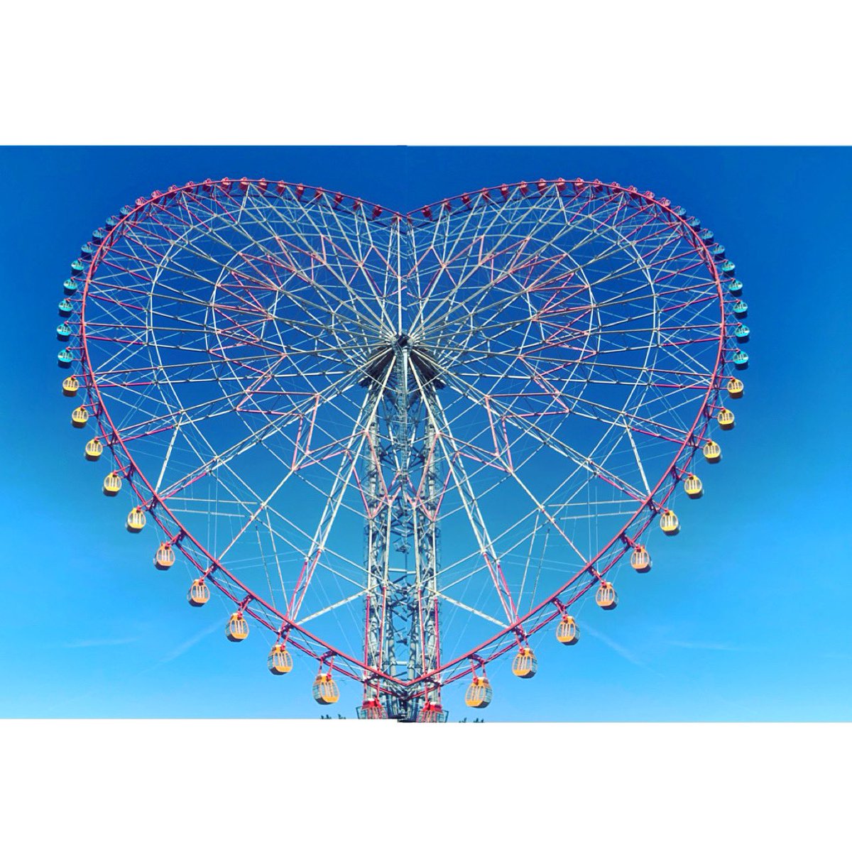 縦半分に撮った観覧車🎡 反転してハート型♥️に #お写んぽ #散歩