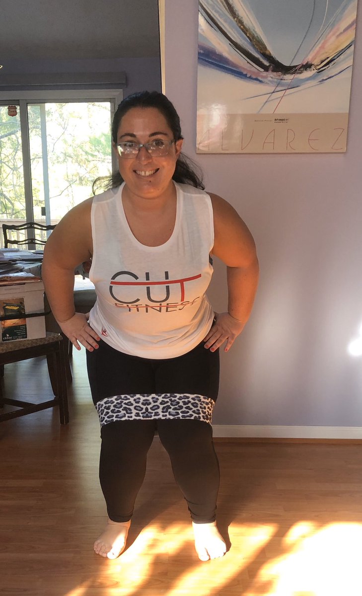 ShannonStern's tweet photo. New tank top ✔️
New resistance bands ✔️
Thanks, @eddiejudge @TamraBarney #CutFit #CutFitOC ❤️💪🏼 #QuarantineWorkout https://t.co/GQjQ71bPuP