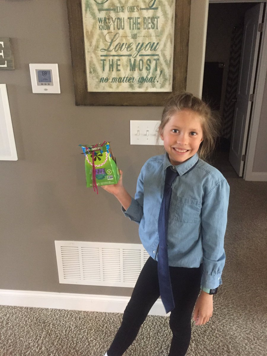 djhensing's tweet photo. Peyton made a candy protector out of a recycled box.  #PTBMWellnessWeek @MarysvilleEVSD @NorthwoodES @MV_Elementary https://t.co/nytTY1kKIB