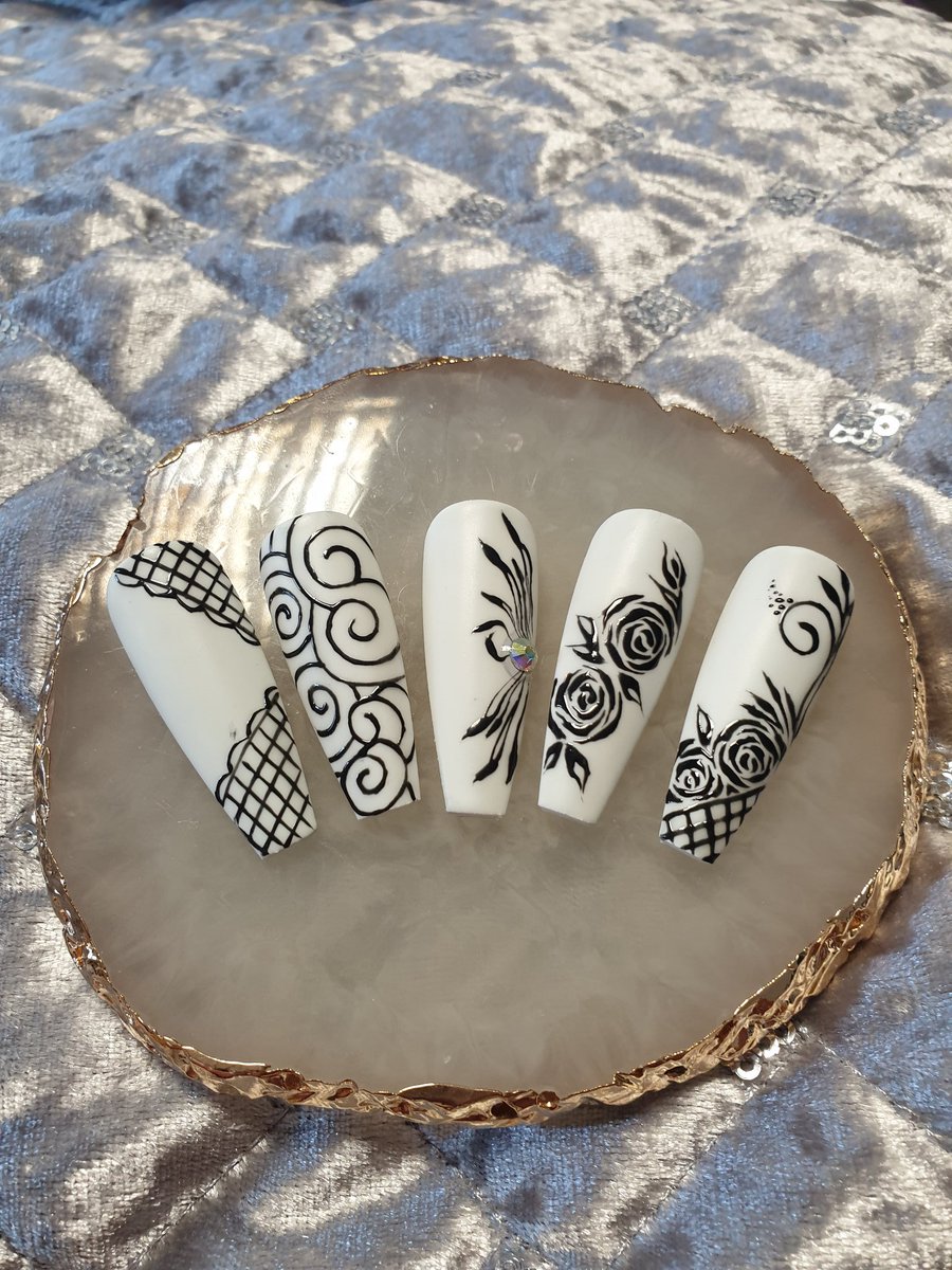 Catherine Lawson (@catdomynails) on Twitter photo 