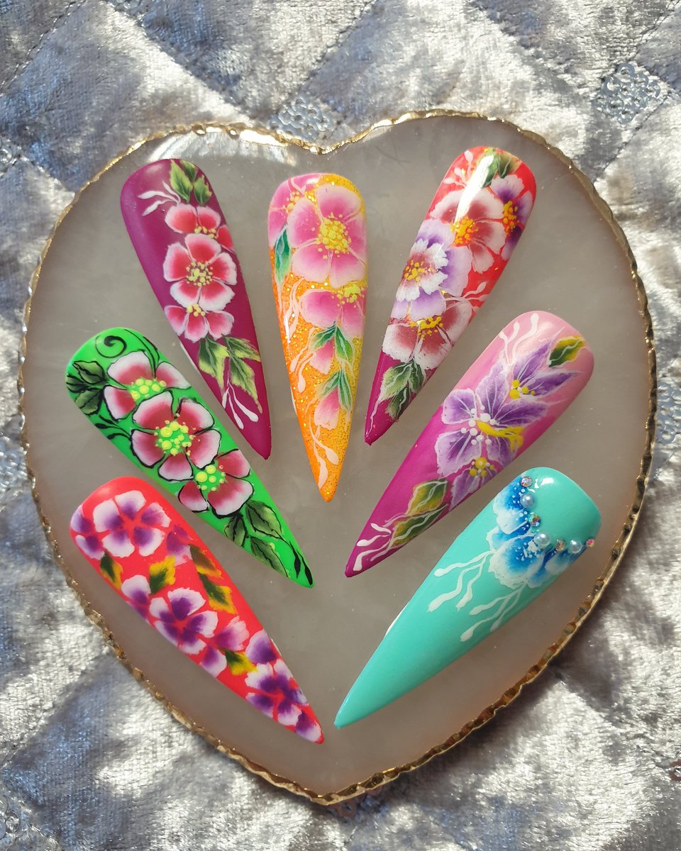 Catherine Lawson (@catdomynails) on Twitter photo 