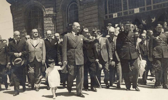 Büyük Millet Meclisimizin açılışının 100.yıl dönümünde Gazi Mustafa Kemal Atatürk başta olmak üzere Milli Mücadelemizi yürüten ve cumhuriyetimizin temellerini atan kahramanlarımızı saygı ve minnetle anıyor, tüm çocukların bayramını içtenlikle kutluyoruz. 🎈✨