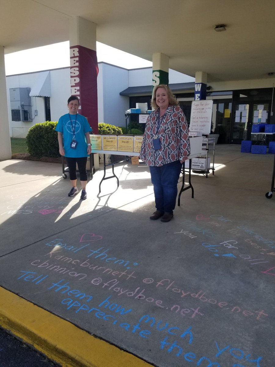 AimeeHays01's tweet photo. Happy Secretary's Day to these two!  You're so loved and appreciated for all you do. #WeAreModel #FloydCoSchools https://t.co/mzxFq4b2xI