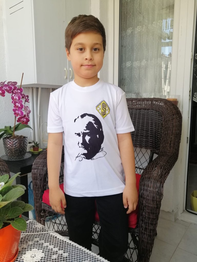 armeda67's tweet photo. #survivorekstra oğlum ve yeğenim hala bekliyor uyumuyorlar çıkacak diye lütfen https://t.co/rABT44G8Bi