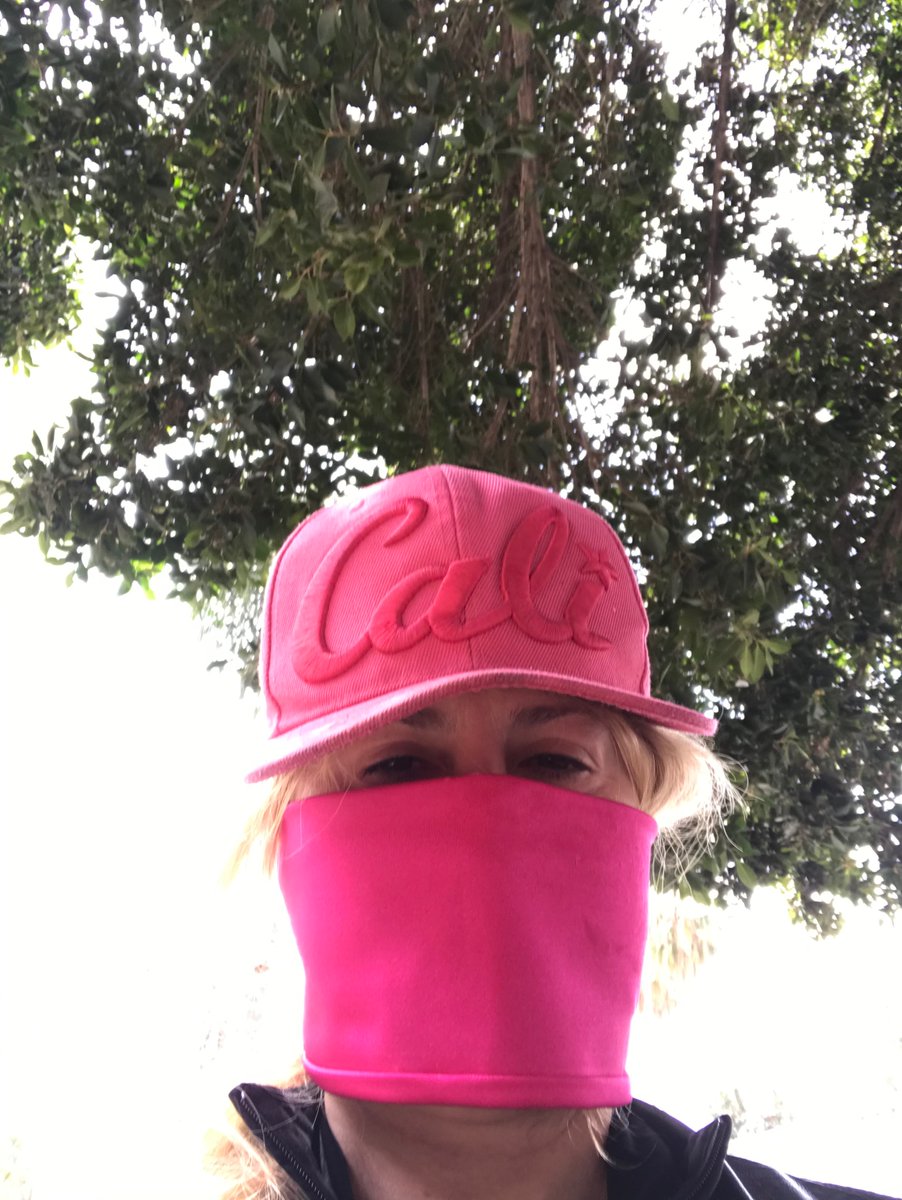 LisaPanagos's tweet photo. #letsbecool #newworldnormal #gloves #facemask #sixfeet https://t.co/vQidaotRDm