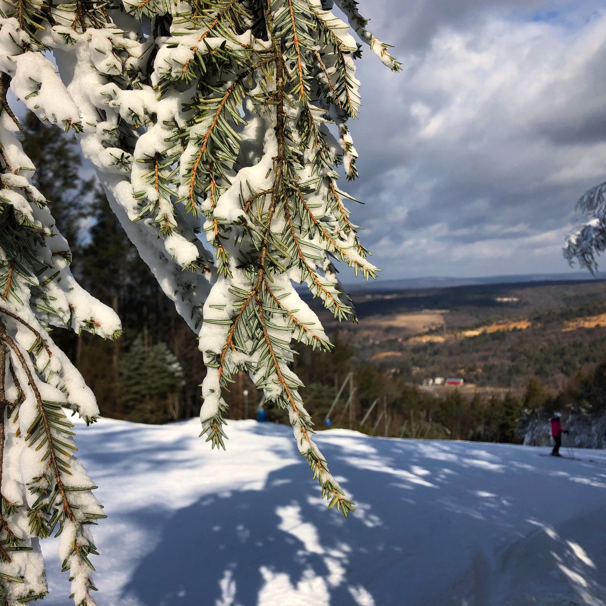 LiftTicketTV's tweet photo. @skibluemountain https://t.co/4BQsP9QVRl