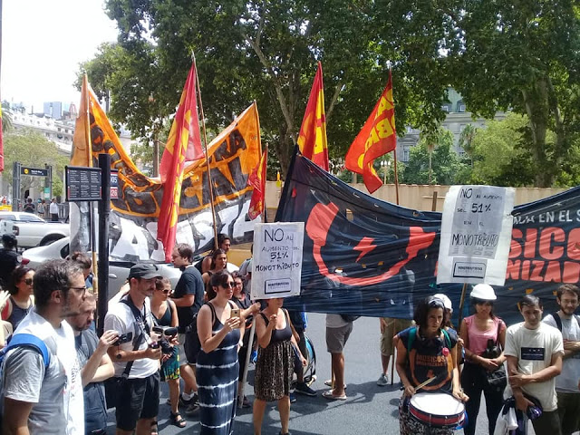 La represión en el frigorífico Penta es la regla en una cuarentena que muestra las miserias de empresarios, relaciones carnales entre patronal, poder político y burocracia sindical, y también la enorme organización y resistencia de los y las trabajadoras laretaguardia.com.ar/2020/04/corret…