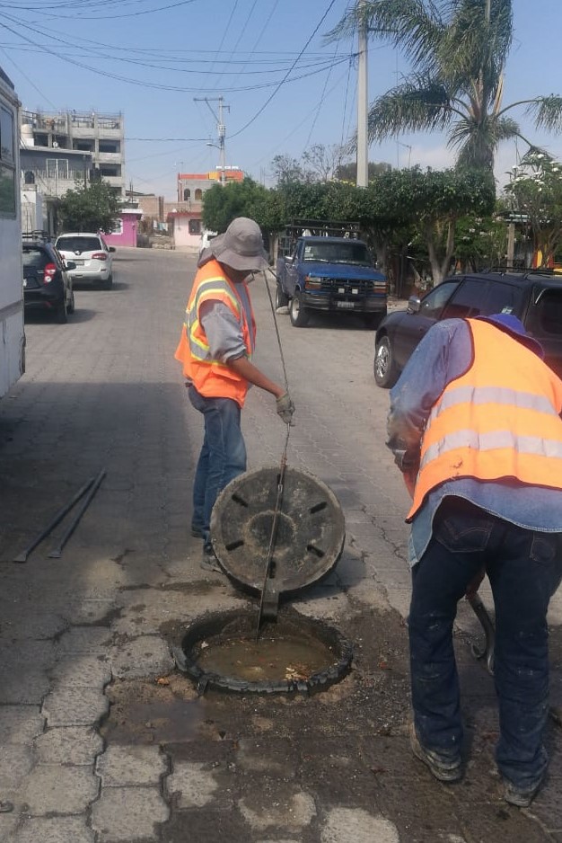 SOAPAMA's tweet photo. #AlMomento
📌Nos encontramos realizando limpieza en el drenaje💦 de la calle 14 norte en la colonia Ampliación Vista Hermosa.
📌Toma tus previsiones si transitas por la zona 🚧. https://t.co/MwhVonhxGr