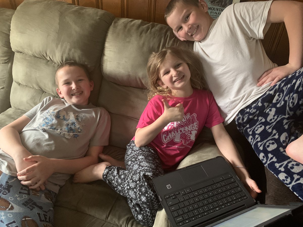 Joanne_A_Smith's tweet photo. Spirit Week Smith family “favorite PJs” They said they really don’t have a favorite, but they enjoy doing their schoolwork in them EVERYDAY now! 😂@ECSchools #ecspirit https://t.co/jOnSiZjwQo