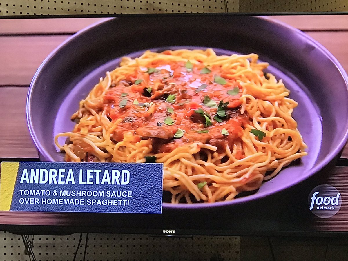 NavySailorBMC's tweet photo. @Trizad @AndreaCooktales @FoodNetwork She was AMAZING, freshly made pasta &amp; sauce in a parking lot  in 45 mins &amp; having to barter with shoppers for their food?? WOW #SupermarketStakeout https://t.co/DRpsIDzH8L
