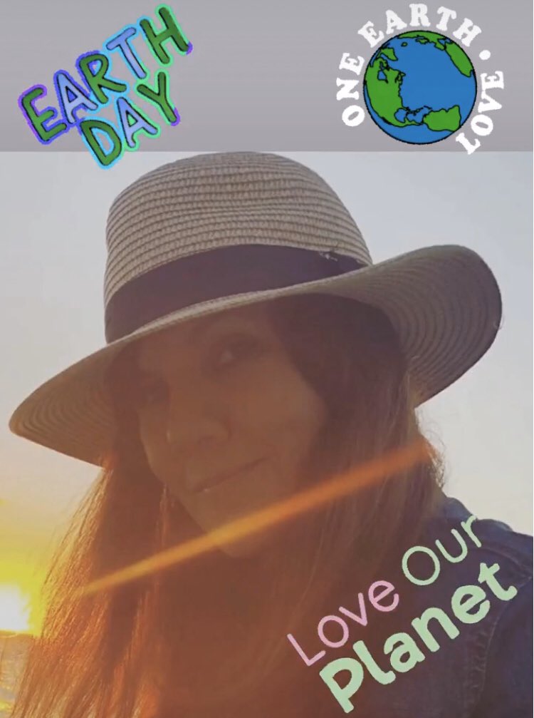 2 Cuban Girls tweet media