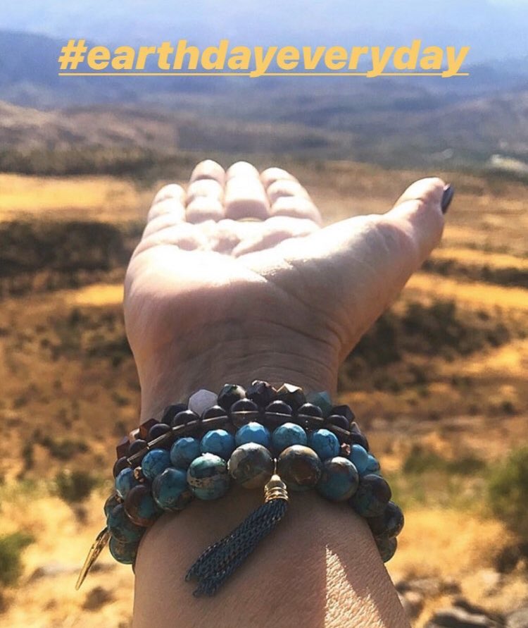 2 Cuban Girls tweet media