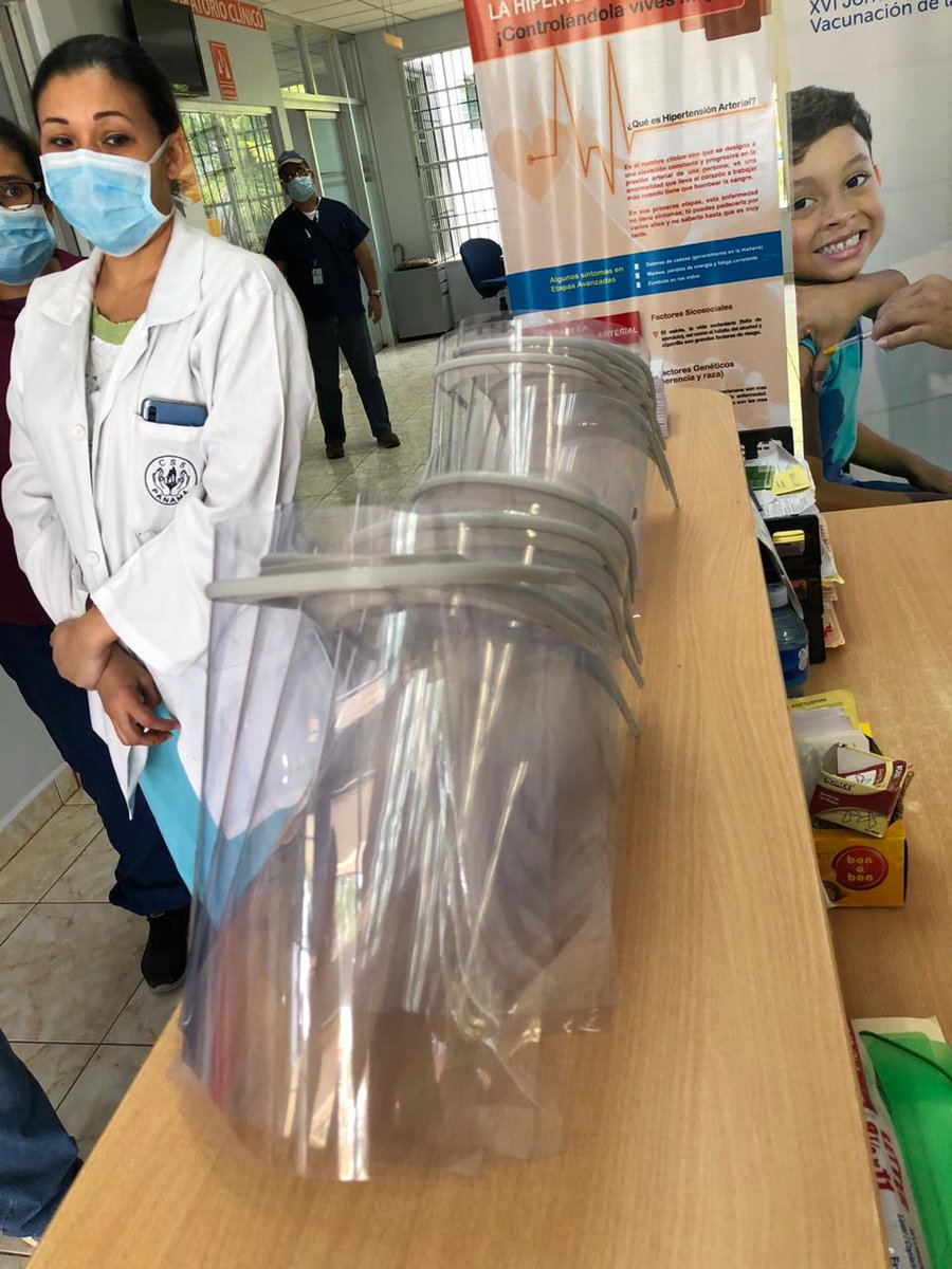 TReporta's tweet photo. El Colegio Beatriz Miranda de Cabal entregó una donación de mascarillas de protección facial al personal de salud de la #ULAPS de Dolega. @CSSPanama #TReporta https://t.co/lFvPTamT27
