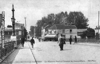 À la fin du XIXeme, Villeneuve est un hameau charmant établi sur les bords de Seine, c’est l’ancien terrain de chasse de l’abbaye de Saint-Denis. Un lieu où l’on vient facilement depuis Paris avec l’arrivée du chemin de fer, on y compte près de 30 bistrots et guinguettes