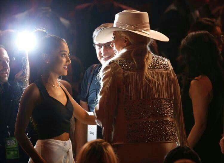 Gaga and Ariana ran into each other again at the 2016 American Music Awards