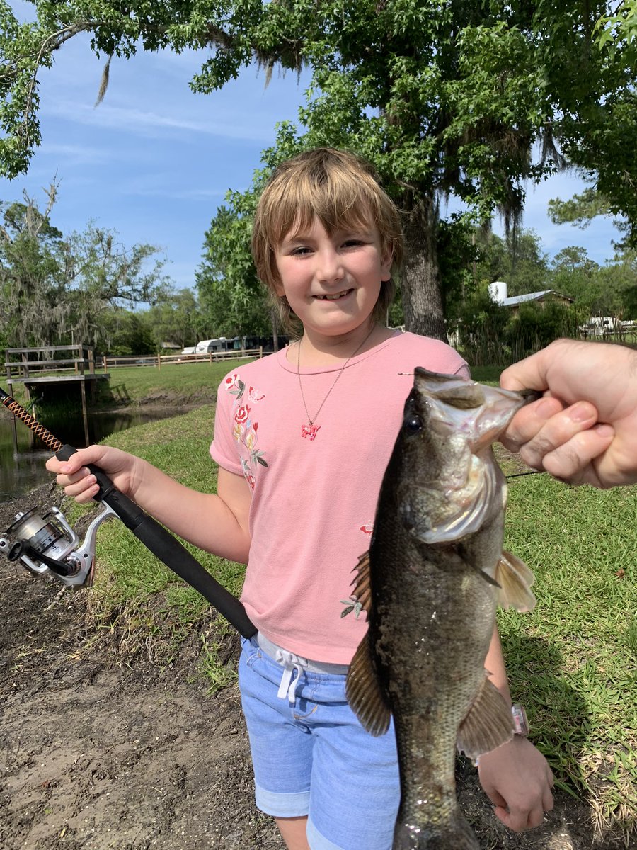 My oldest daughter out fished me for the first time today!! #kidsfishing #outdoorsfamily @burnside4141 @JenniPrickett @_Darcizzle_ @PShenep