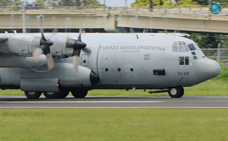 AviacionEcuador's tweet photo. El lunes pasado tuvimos la visita del #C130 de la #FuerzaAereaArgentina.

. ➖➖➖➖➖➖➖➖➖➖➖
#ecuador  #sky #pilotlife #airplane #fag #c130 #tc69 #guayaquil  #avgeek #aviation #aviationgeek #aviationdaily  #airforce #fuerzaaerea #hercules  #aviacionecuador https://t.co/Mpre1vo4uC
