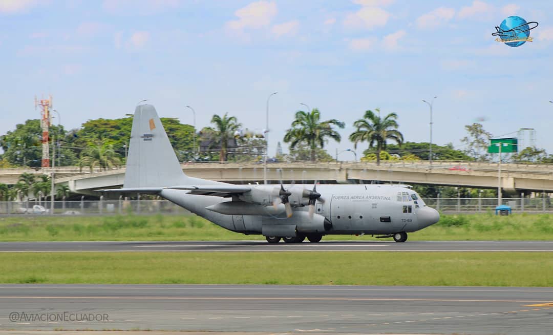 AviacionEcuador's tweet photo. El lunes pasado tuvimos la visita del #C130 de la #FuerzaAereaArgentina.

. ➖➖➖➖➖➖➖➖➖➖➖
#ecuador  #sky #pilotlife #airplane #fag #c130 #tc69 #guayaquil  #avgeek #aviation #aviationgeek #aviationdaily  #airforce #fuerzaaerea #hercules  #aviacionecuador https://t.co/Mpre1vo4uC